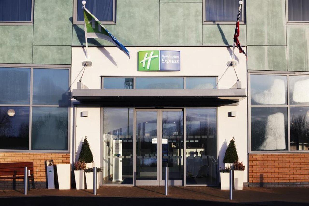 Holiday Inn Express Tamworth By Ihg Exterior foto