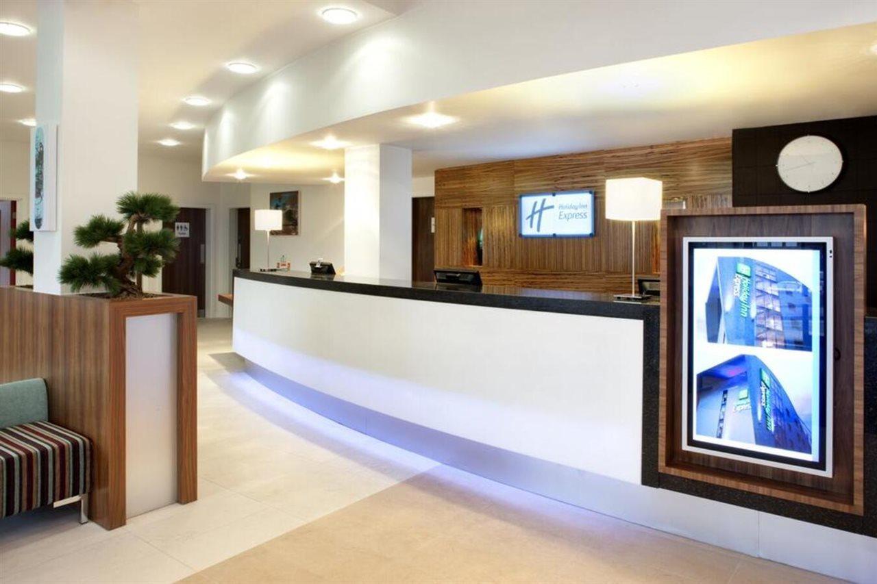Holiday Inn Express Tamworth By Ihg Exterior foto