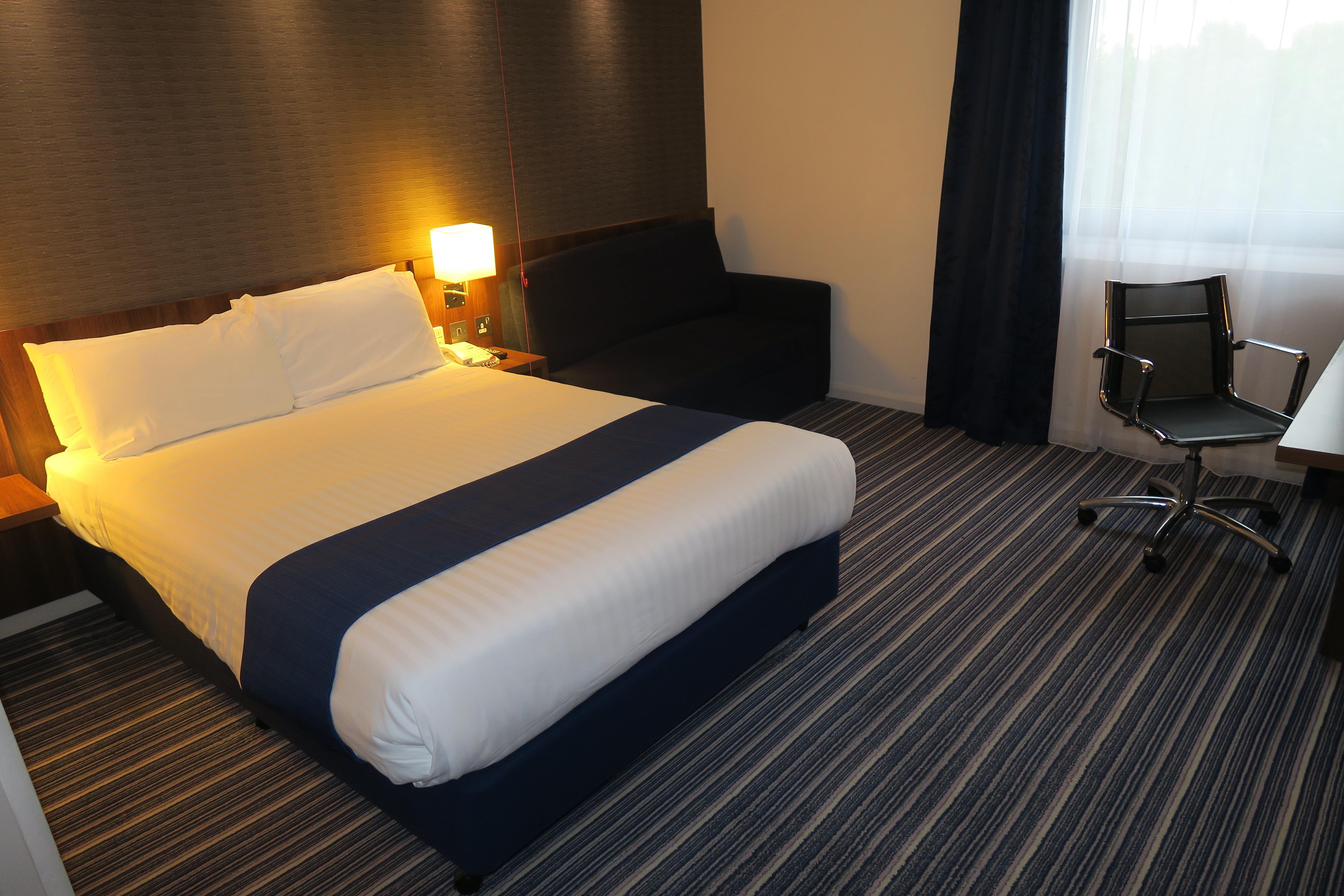 Holiday Inn Express Tamworth By Ihg Exterior foto