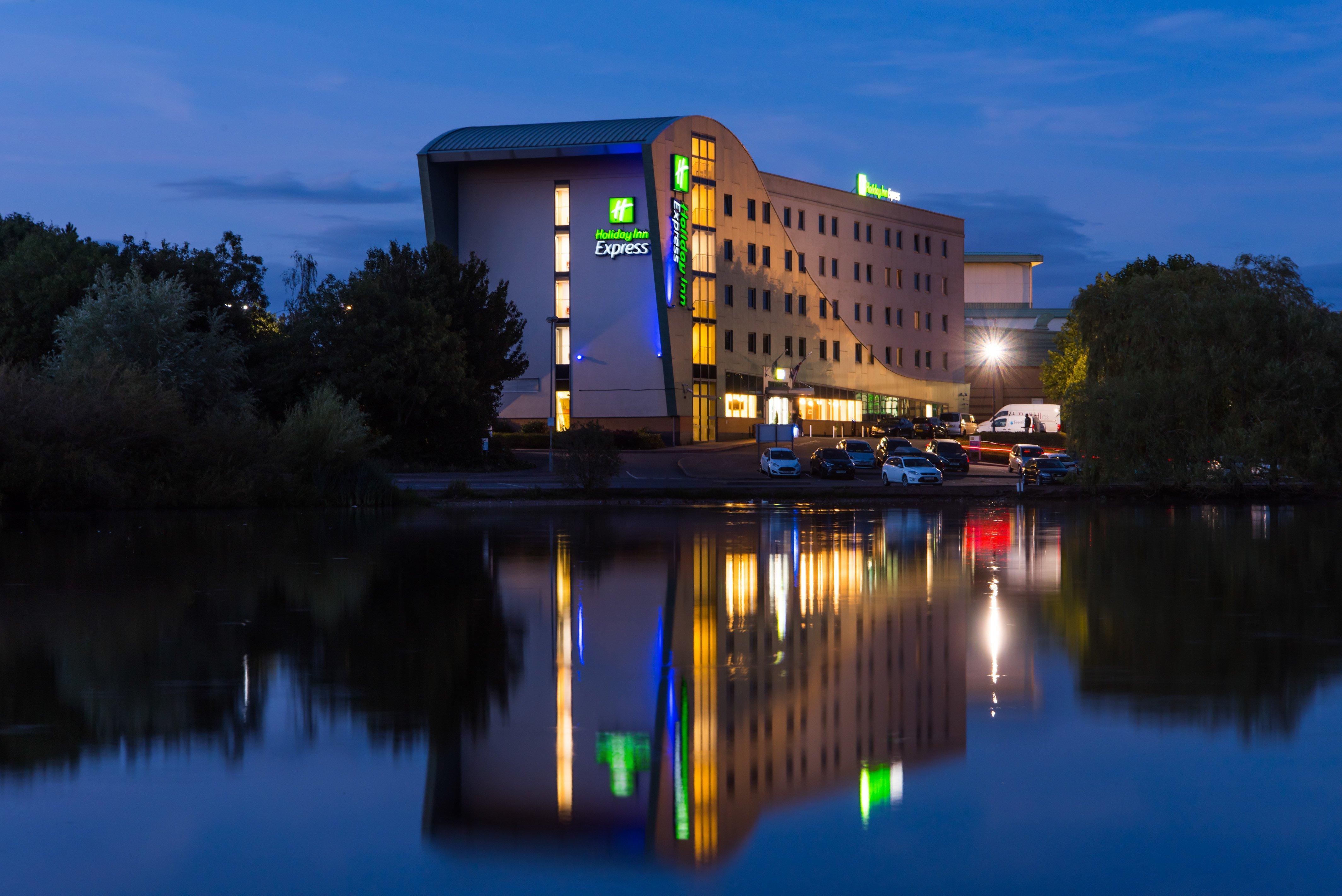 Holiday Inn Express Tamworth By Ihg Exterior foto