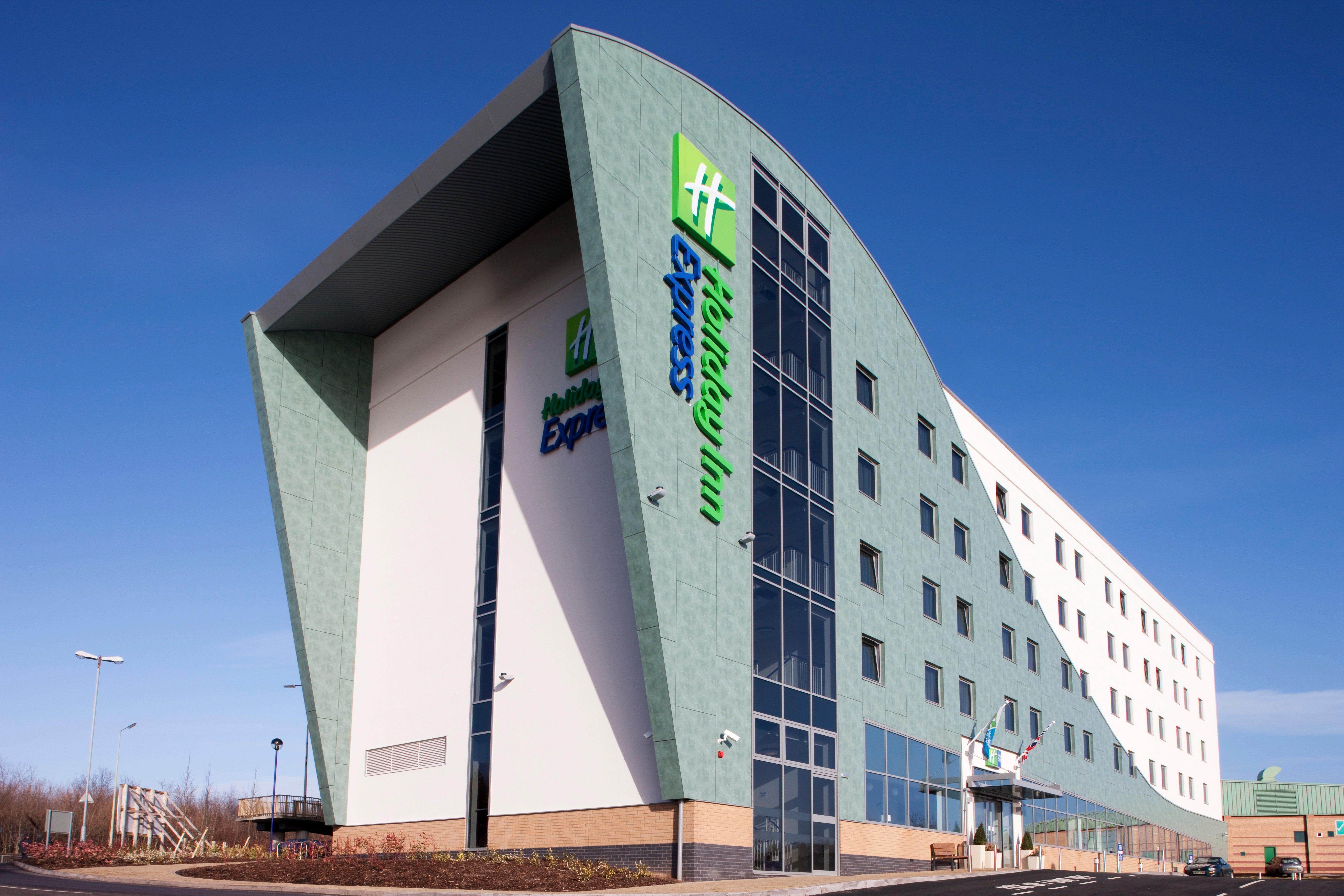 Holiday Inn Express Tamworth By Ihg Exterior foto