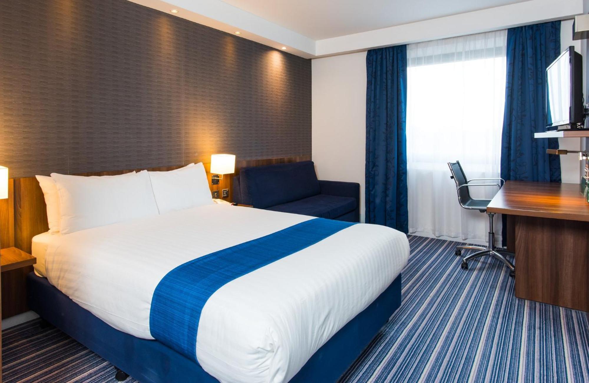 Holiday Inn Express Tamworth By Ihg Exterior foto