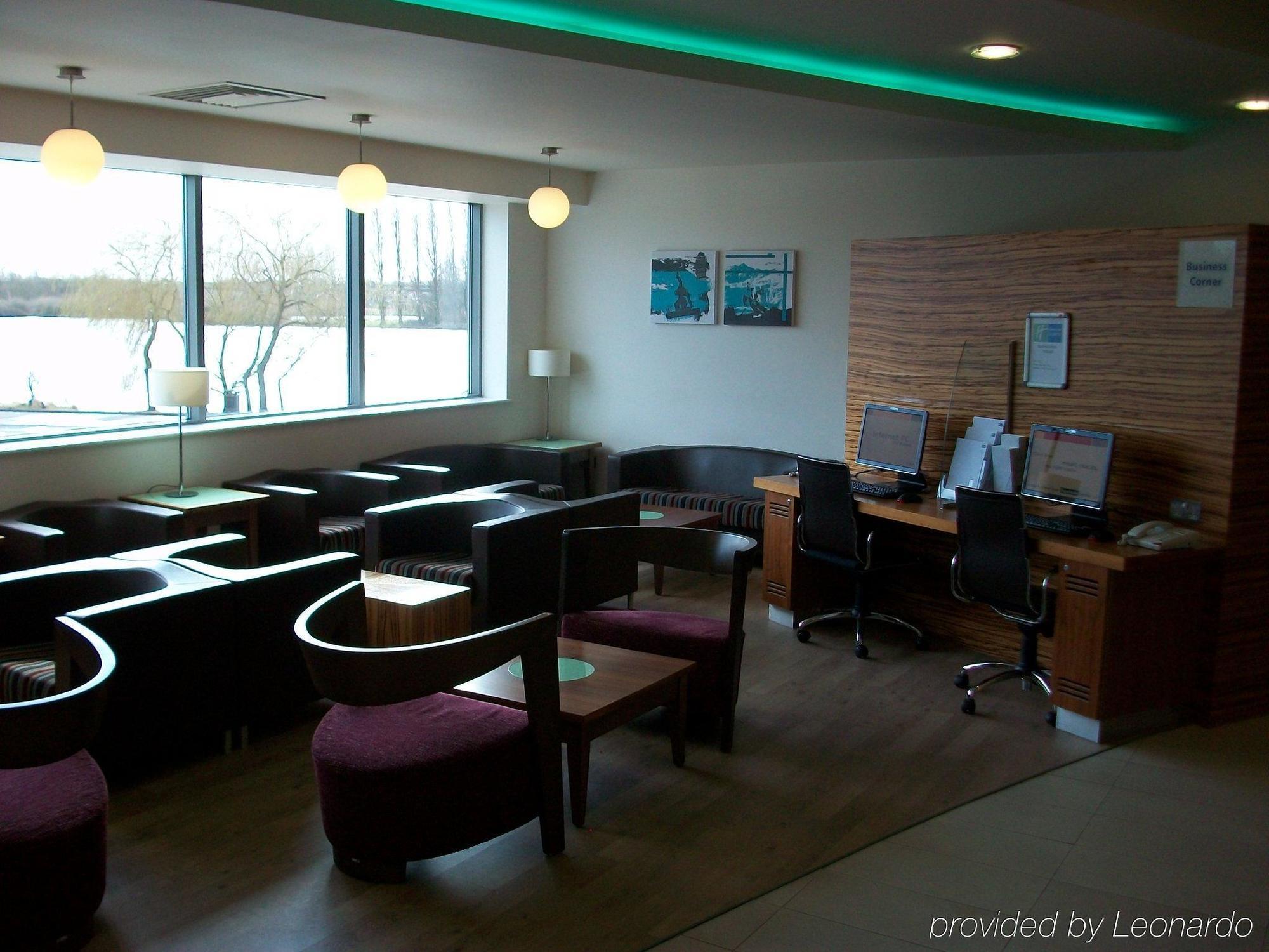Holiday Inn Express Tamworth By Ihg Exterior foto