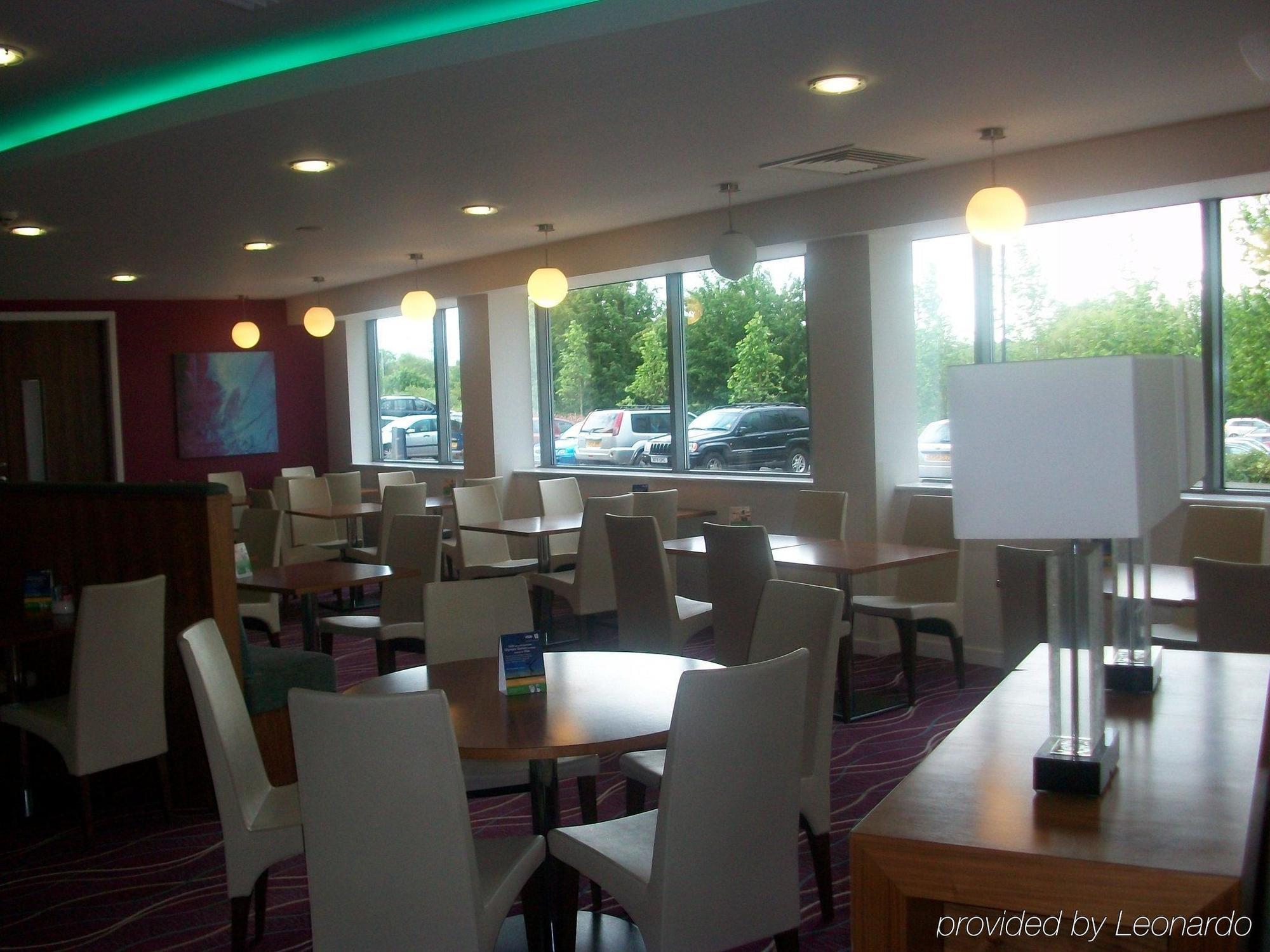 Holiday Inn Express Tamworth By Ihg Exterior foto