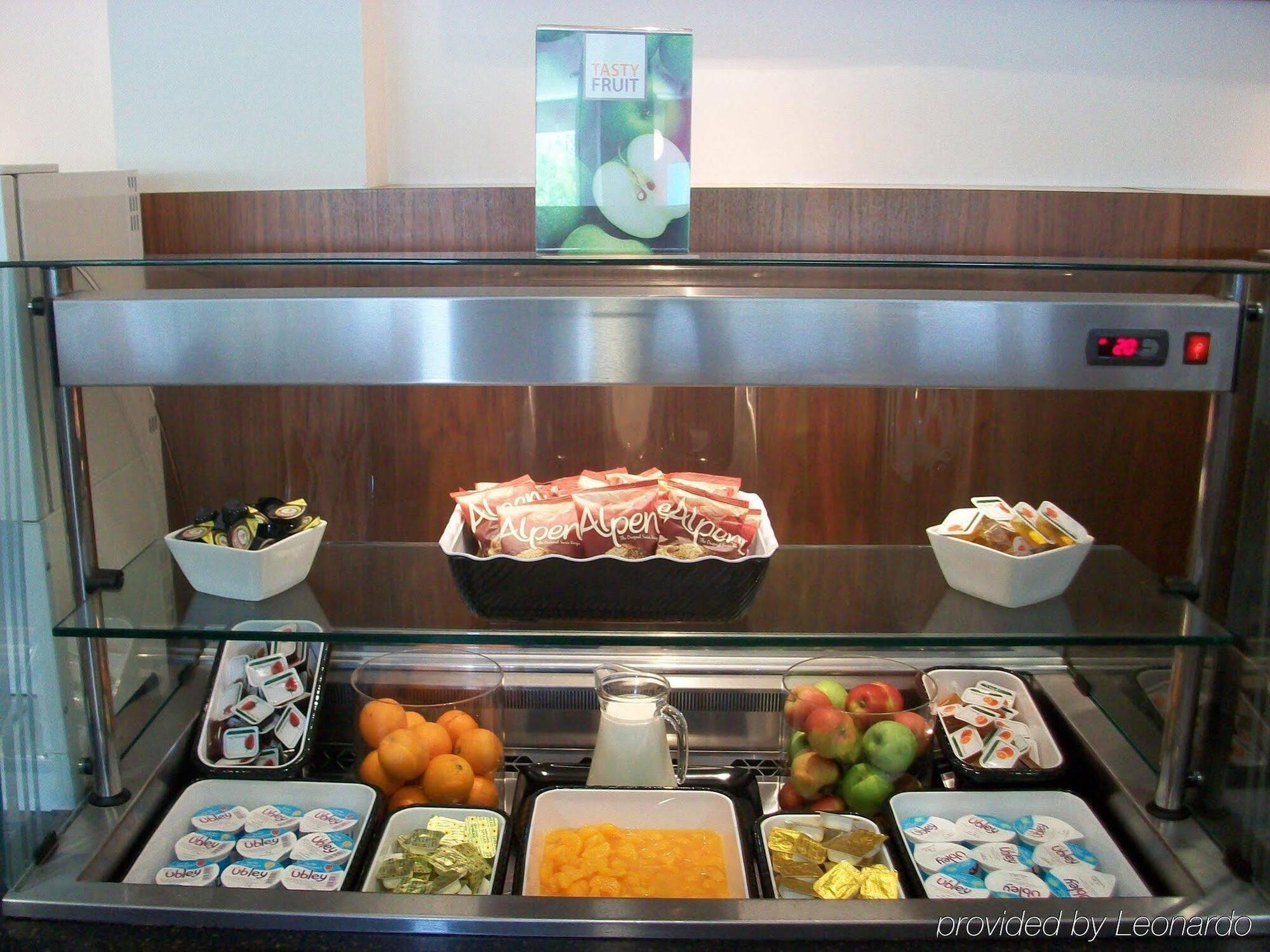 Holiday Inn Express Tamworth By Ihg Exterior foto