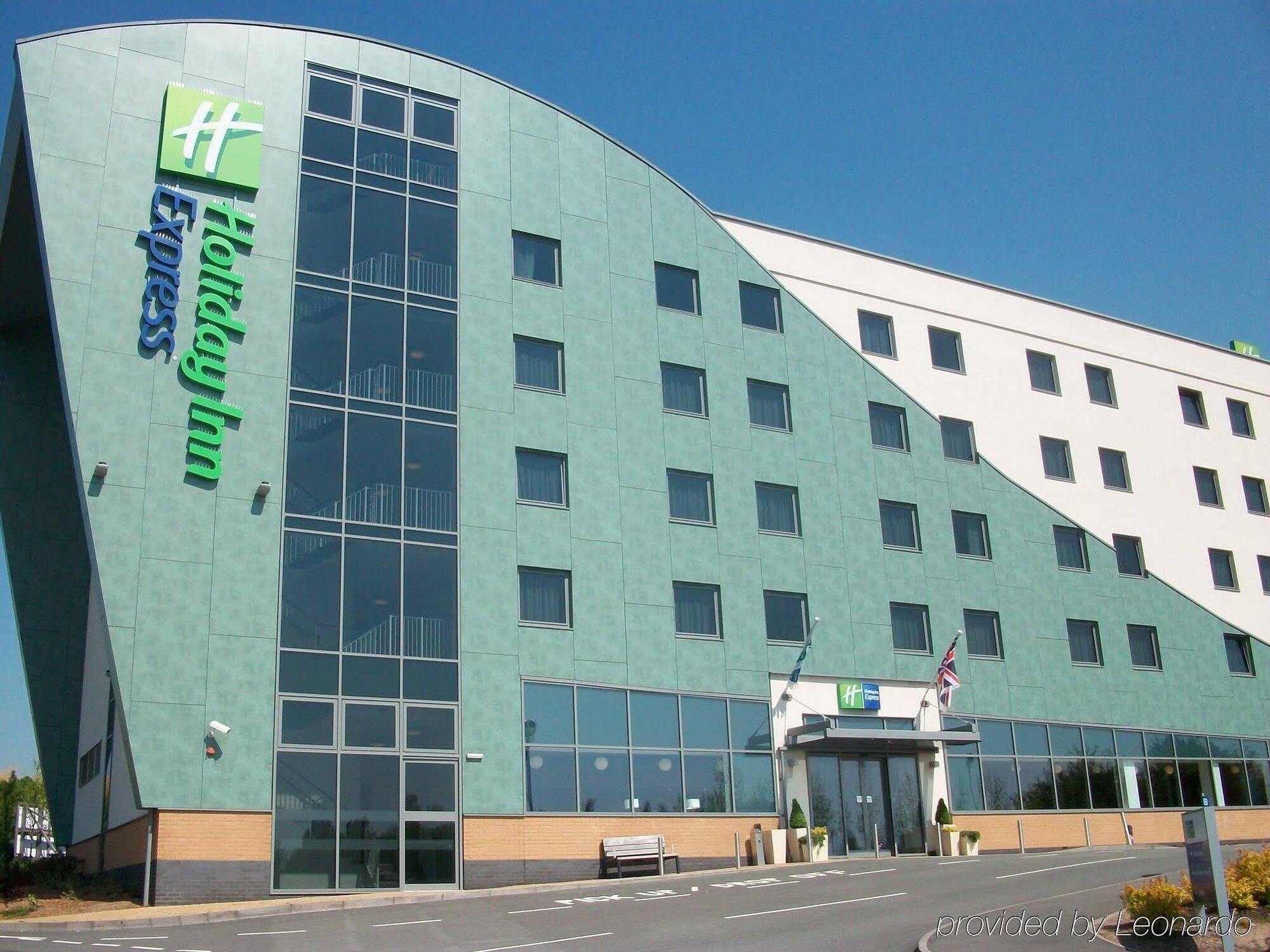 Holiday Inn Express Tamworth By Ihg Exterior foto